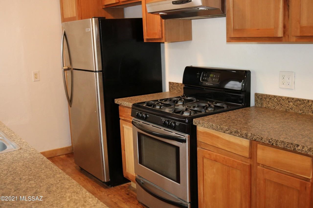 1202 N Tucson Blvd - Photo 4 of 10