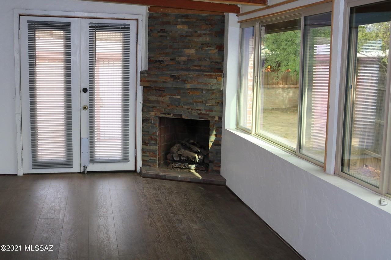 1202 N Tucson Blvd - Photo 5 of 10