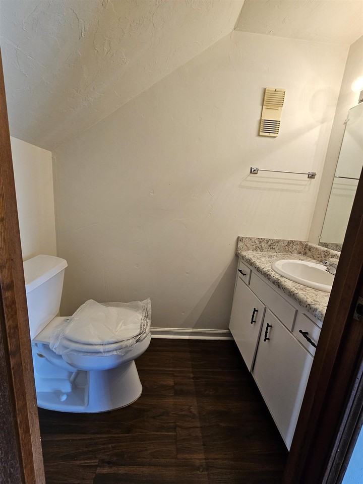 196 Locke St #D - Photo 4 of 28