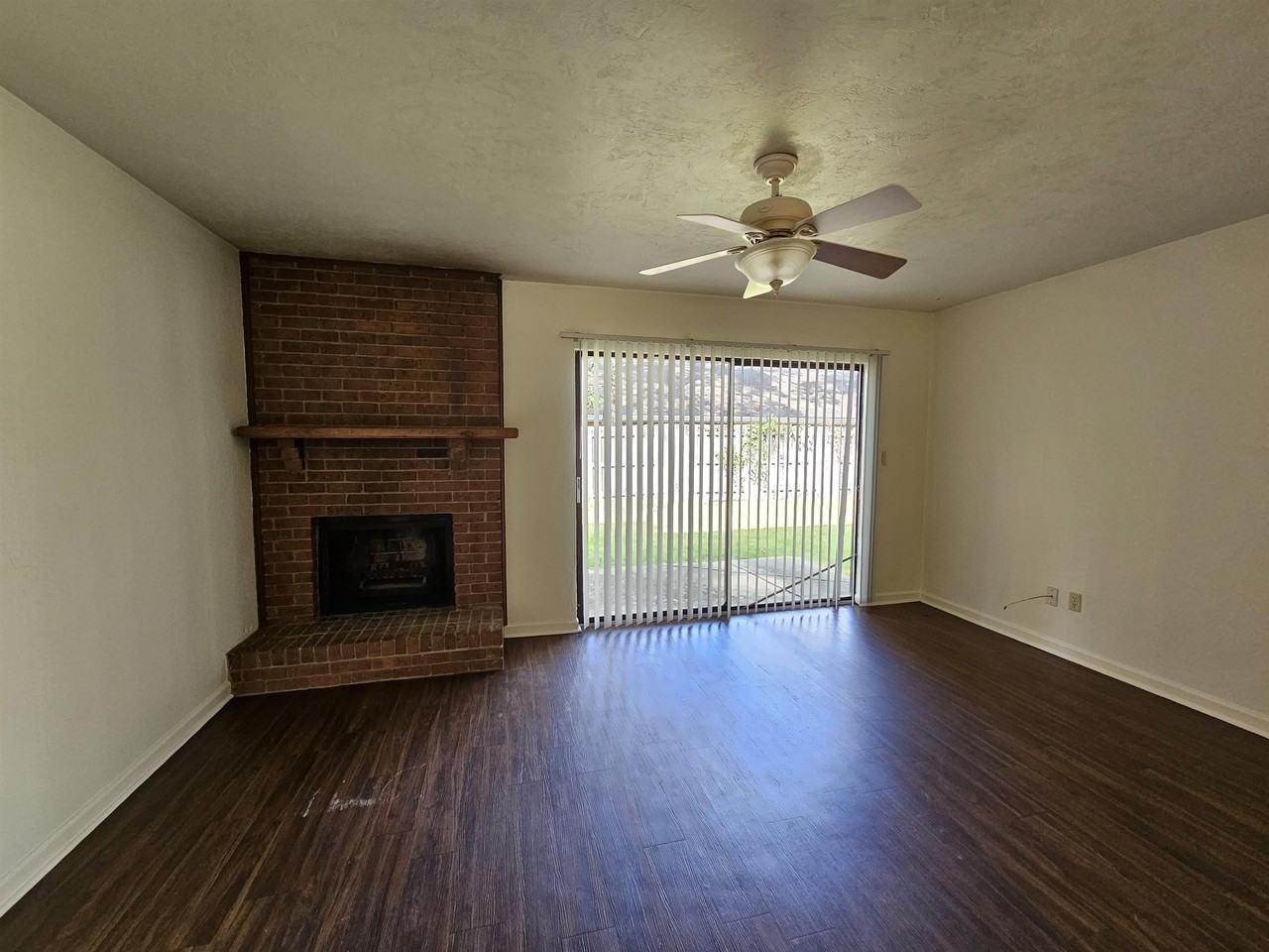 196 Locke St #D - Photo 7 of 28