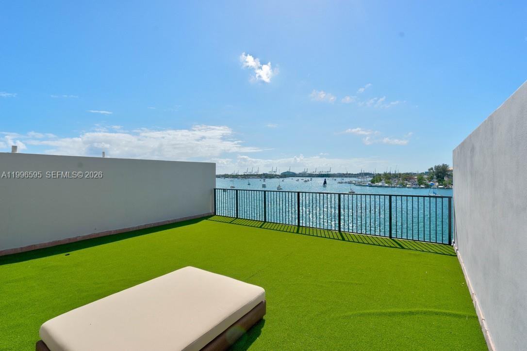 1000 Venetian Way #105 - Photo 6 of 8
