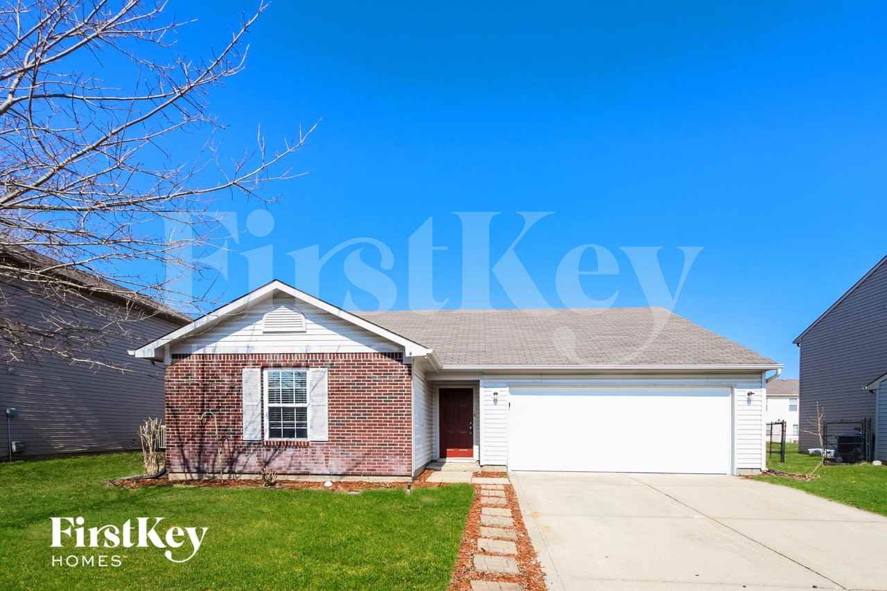 9762 Trail Dr