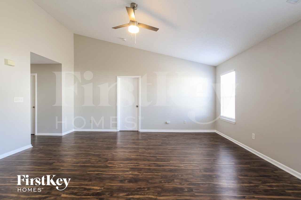 9762 Trail Dr - Photo 5 of 16