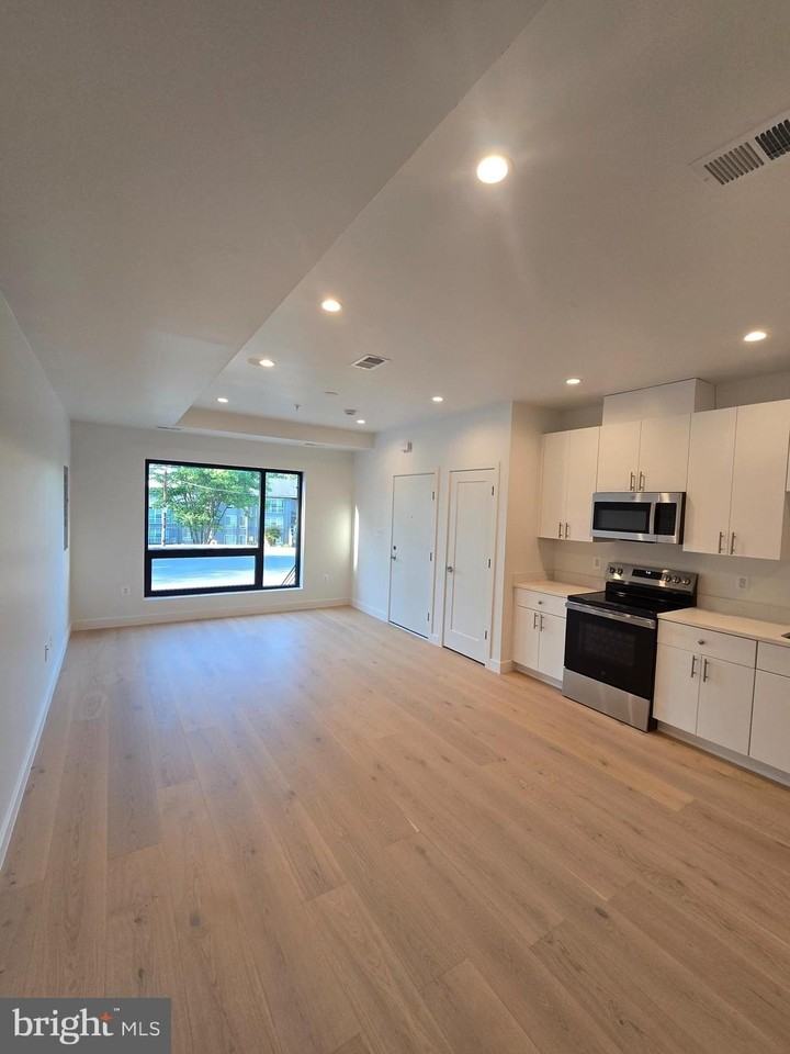 2536 Elvans Rd Se - Photo 6 of 10