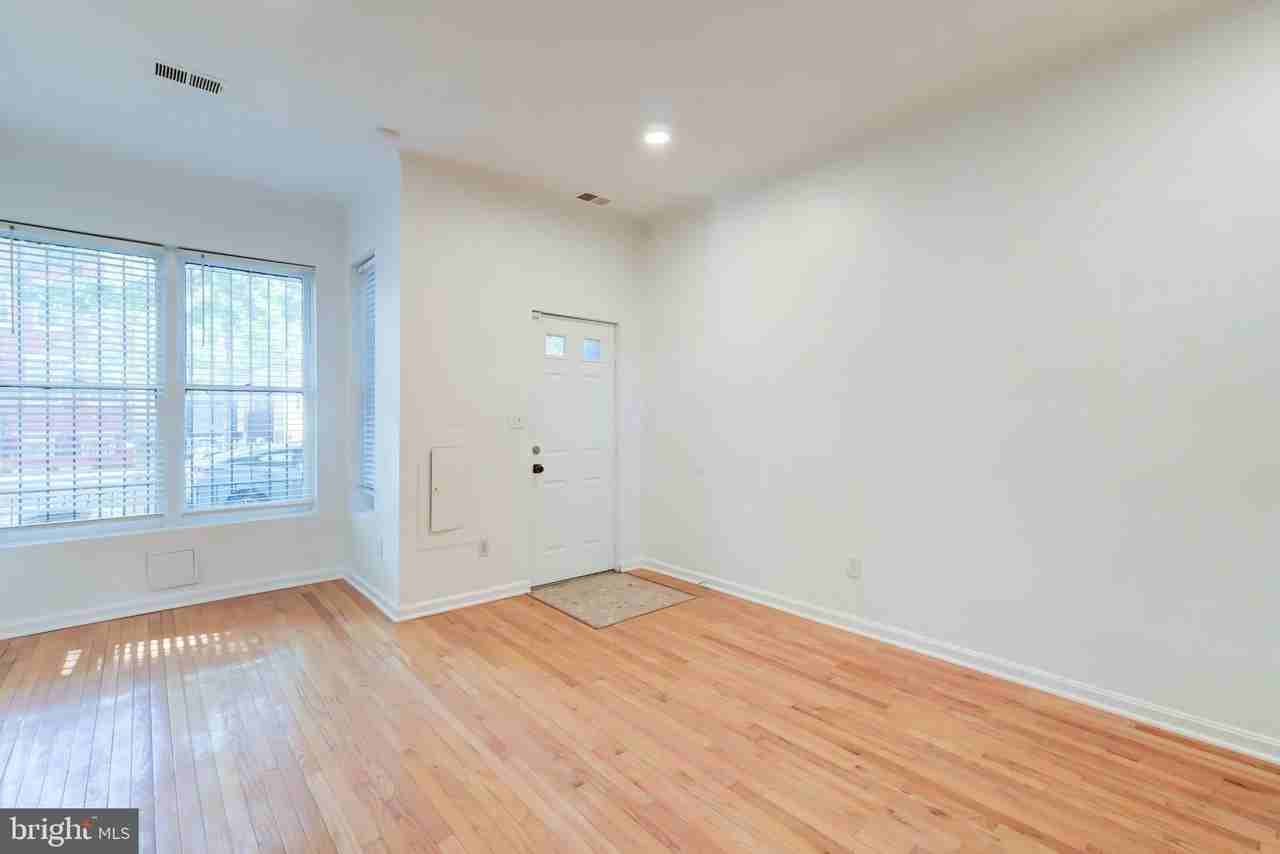 75 P St Nw - Photo 4 of 27