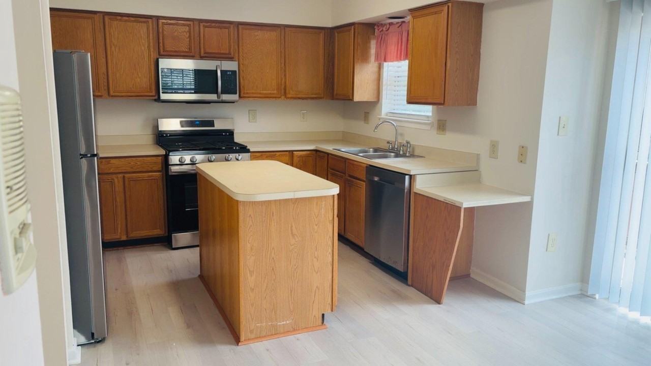 6615 Buskin Ln - Photo 2 of 46