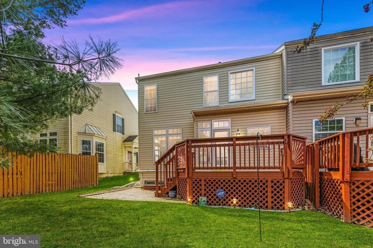 210 Eisenhower Ct - Photo 2 of 31