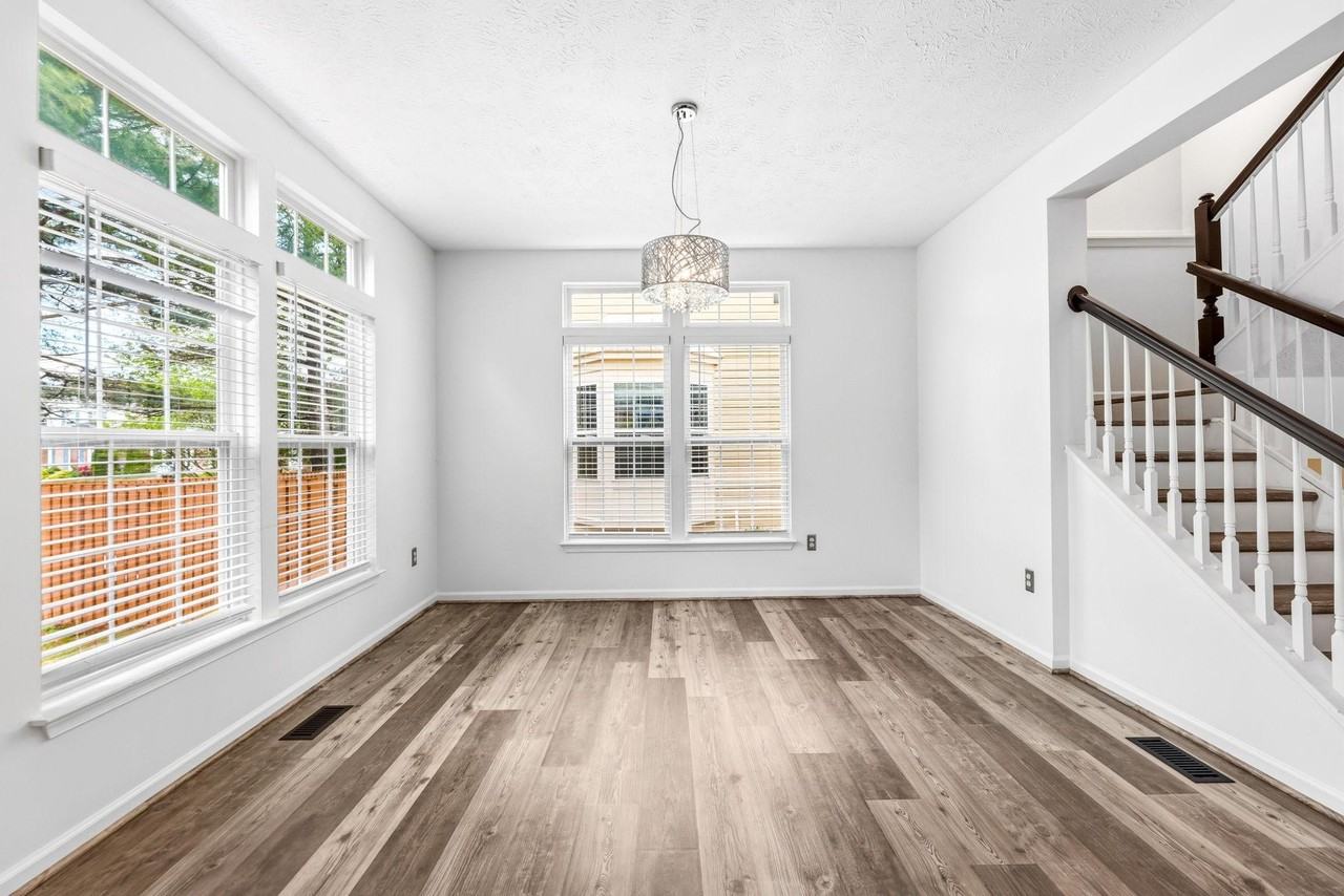 210 Eisenhower Ct - Photo 6 of 31