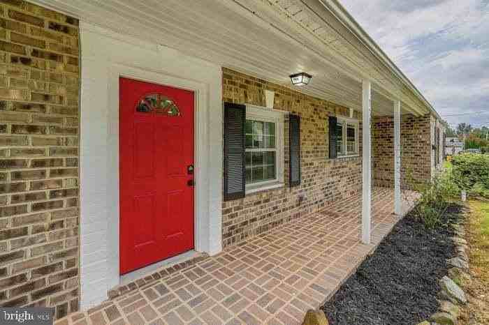 7707 Leigh Rd - Photo 3 of 14