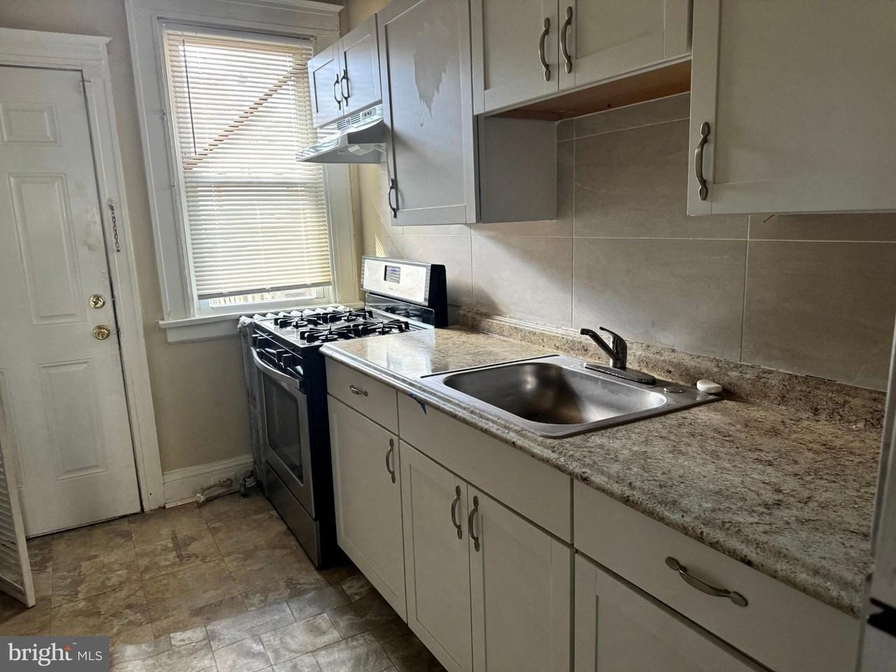 3222 Ellerslie Ave - Photo 7 of 14