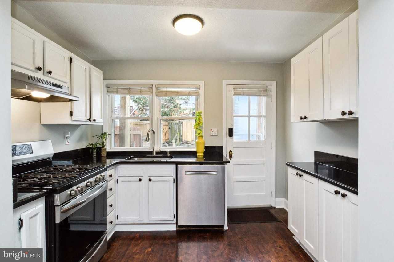 651 E Clement St - Photo 5 of 24