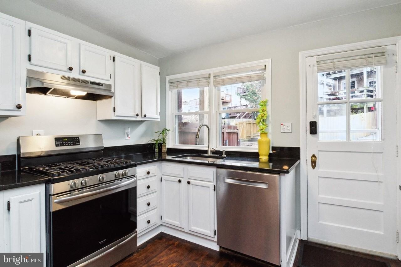 651 E Clement St - Photo 6 of 24