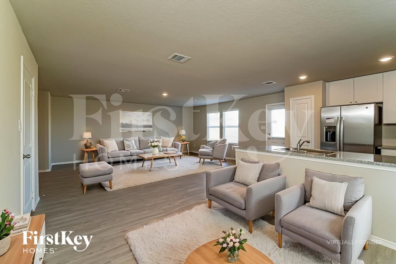 10707 Prusiner Dr - Photo 4 of 18