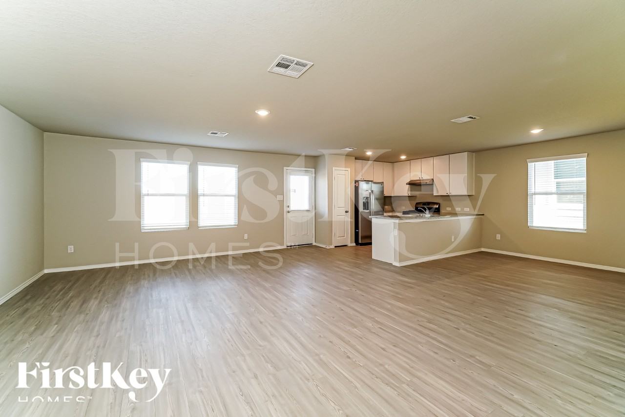 10707 Prusiner Dr - Photo 5 of 18