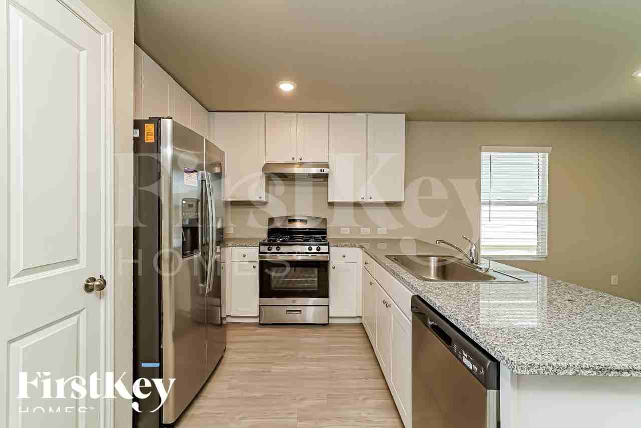 10707 Prusiner Dr - Photo 7 of 18