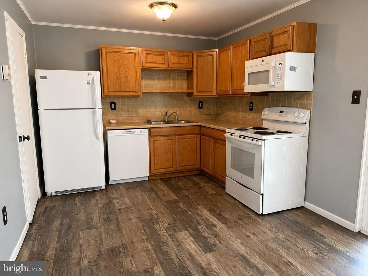 75 Grand Dr - Photo 4 of 10