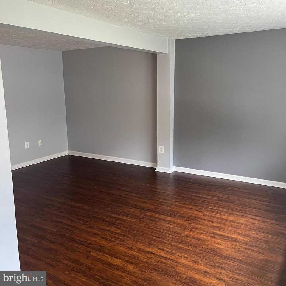 7807 Edmunds Way - Photo 4 of 22