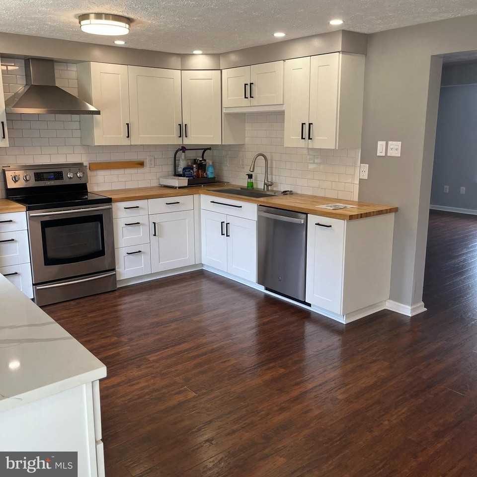 7807 Edmunds Way - Photo 6 of 22