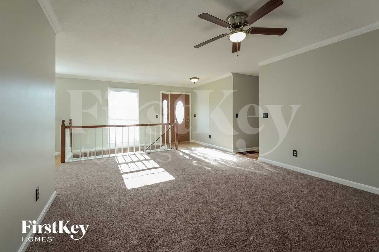 3129 Cedarbrook Ln - Photo 4 of 15