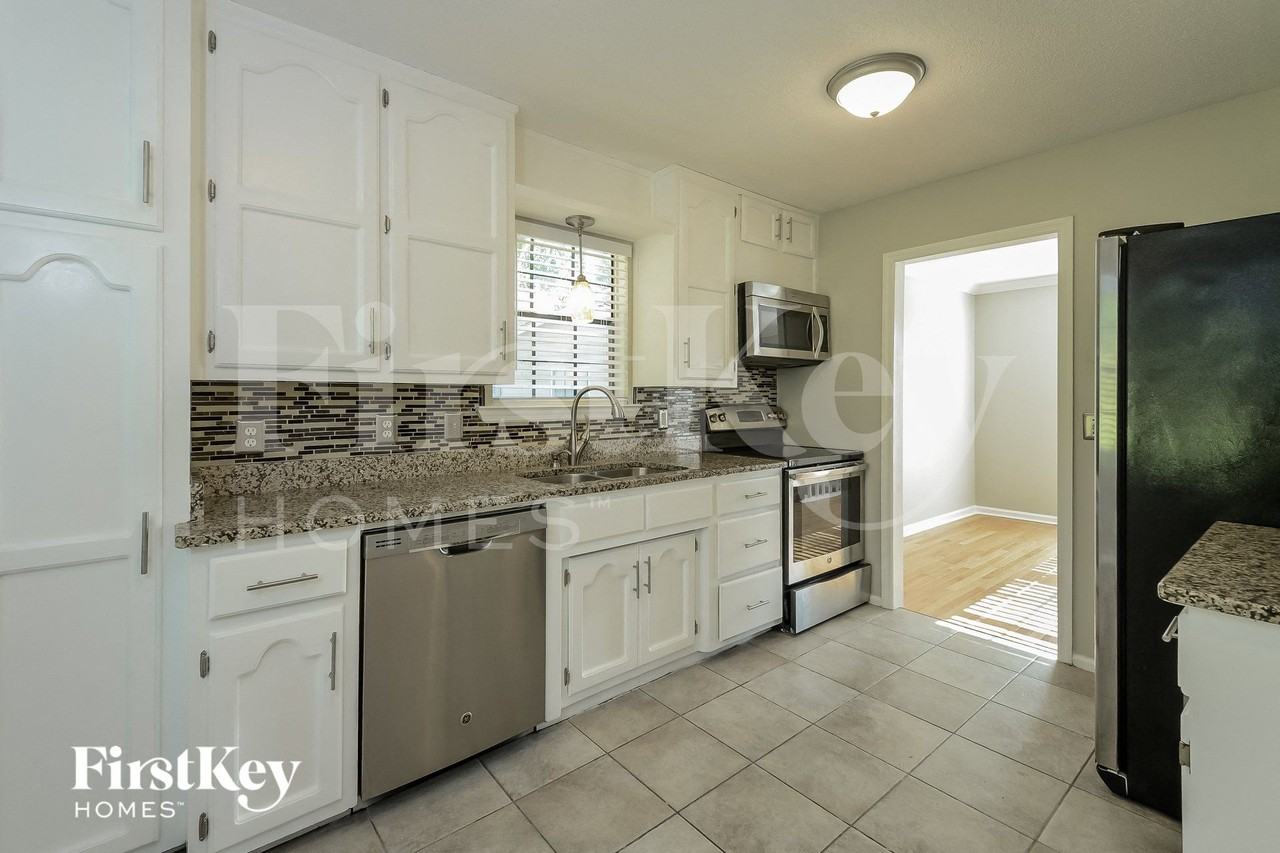 3129 Cedarbrook Ln - Photo 5 of 15