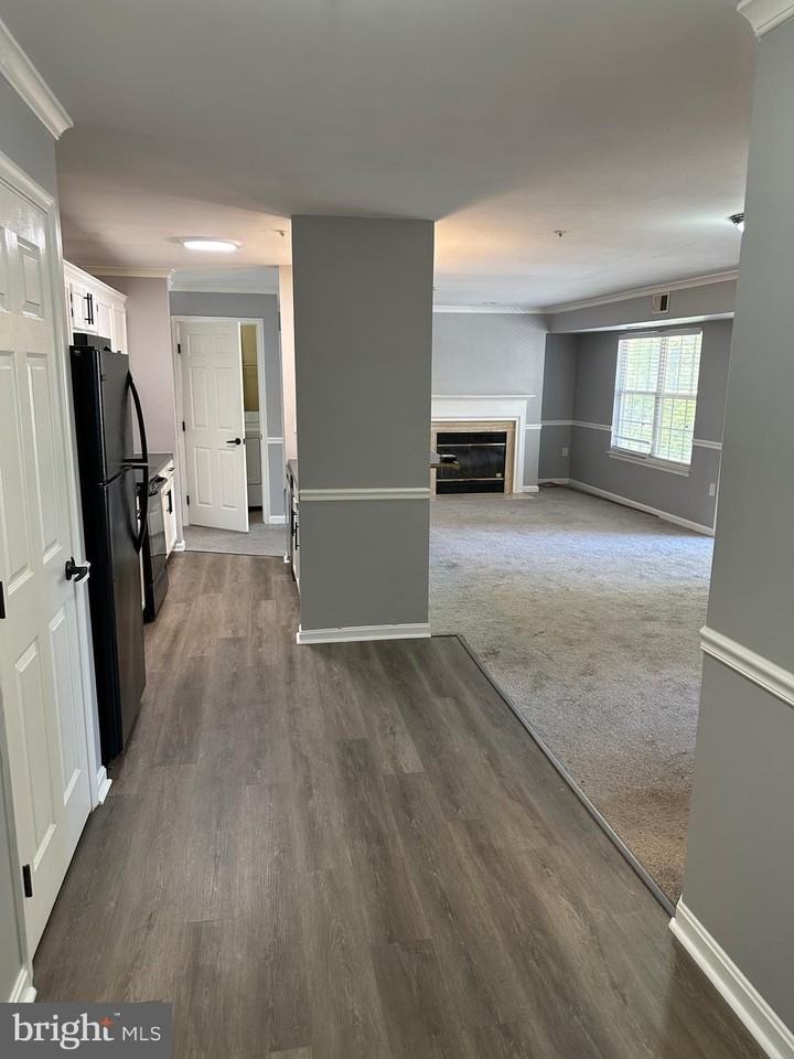 9708 Lake Pointe Ct #302 - Photo 3 of 23