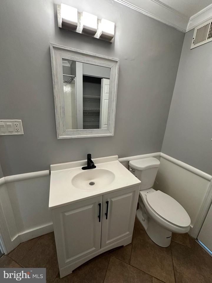 9708 Lake Pointe Ct #302 - Photo 6 of 23