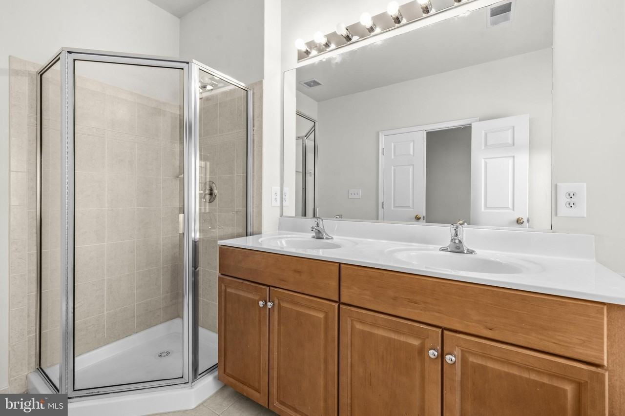 12505 Gladys Retreat Cir #28 - Photo 5 of 47