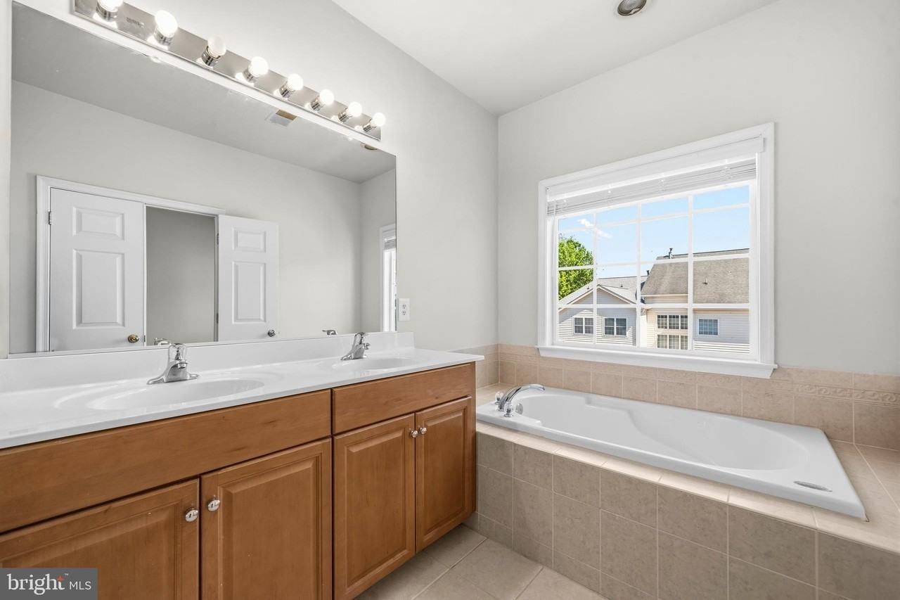 12505 Gladys Retreat Cir #28 - Photo 6 of 47