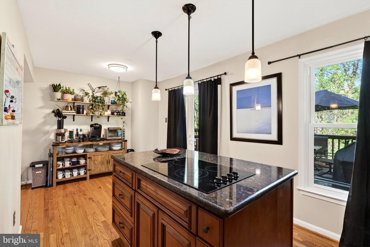 14230 Oxford Dr - Photo 4 of 33