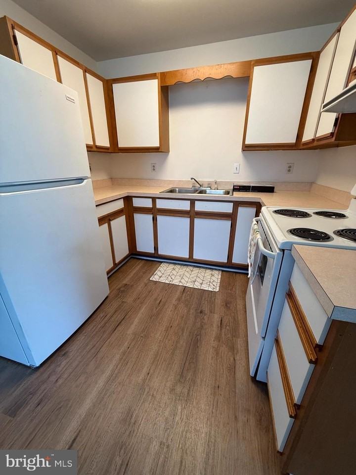 13244 Greensburg Rd - Photo 3 of 24