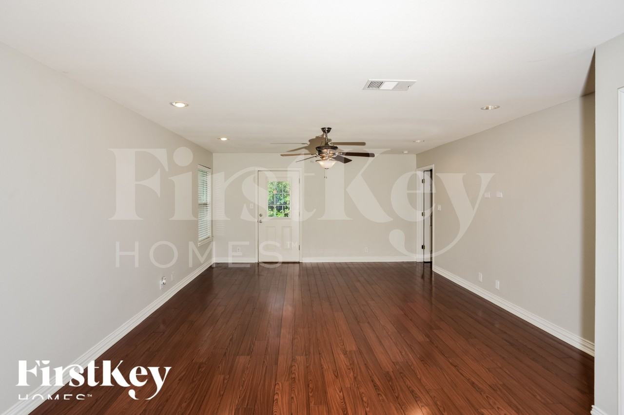15911 Gino Park - Photo 2 of 18