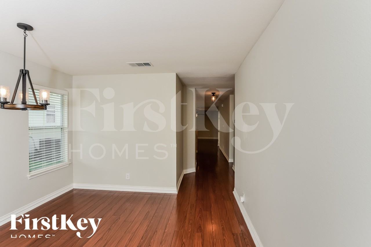 15911 Gino Park - Photo 4 of 18