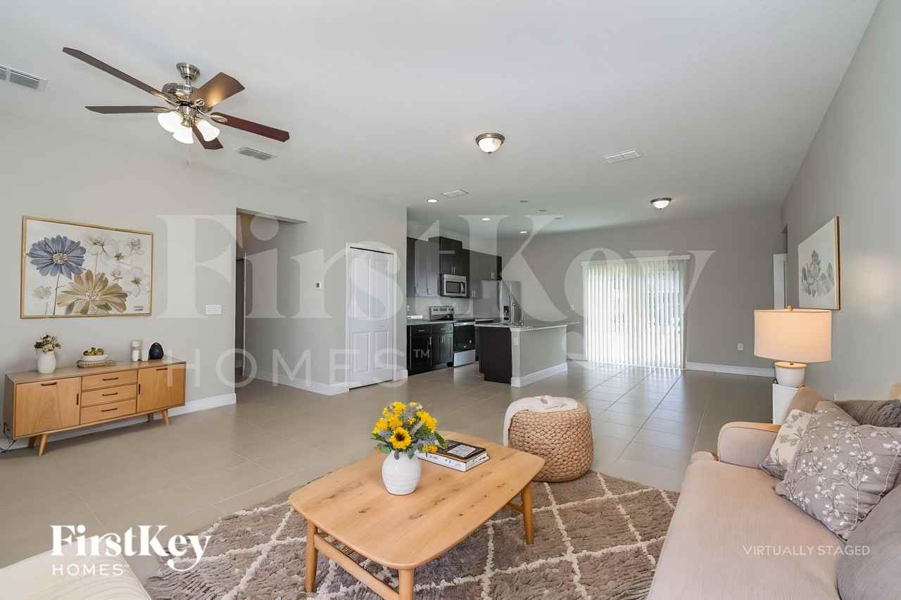 445 Eagle Dr - Photo 4 of 19