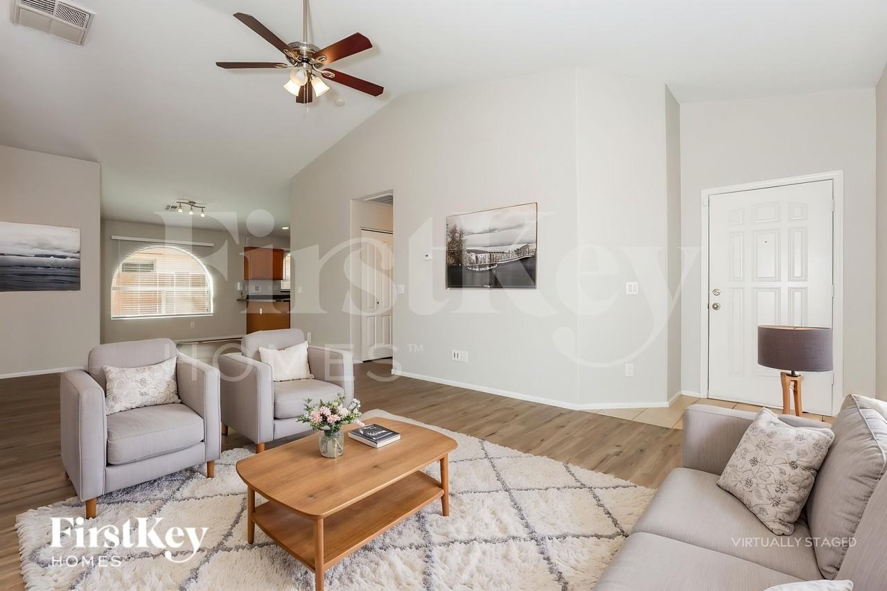 38173 N Lamar Dr - Photo 4 of 18