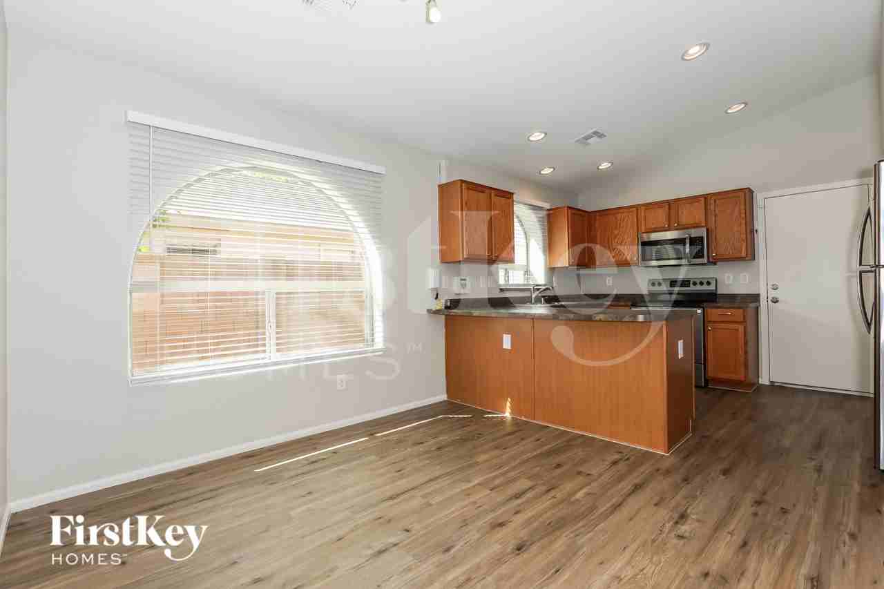 38173 N Lamar Dr - Photo 6 of 18