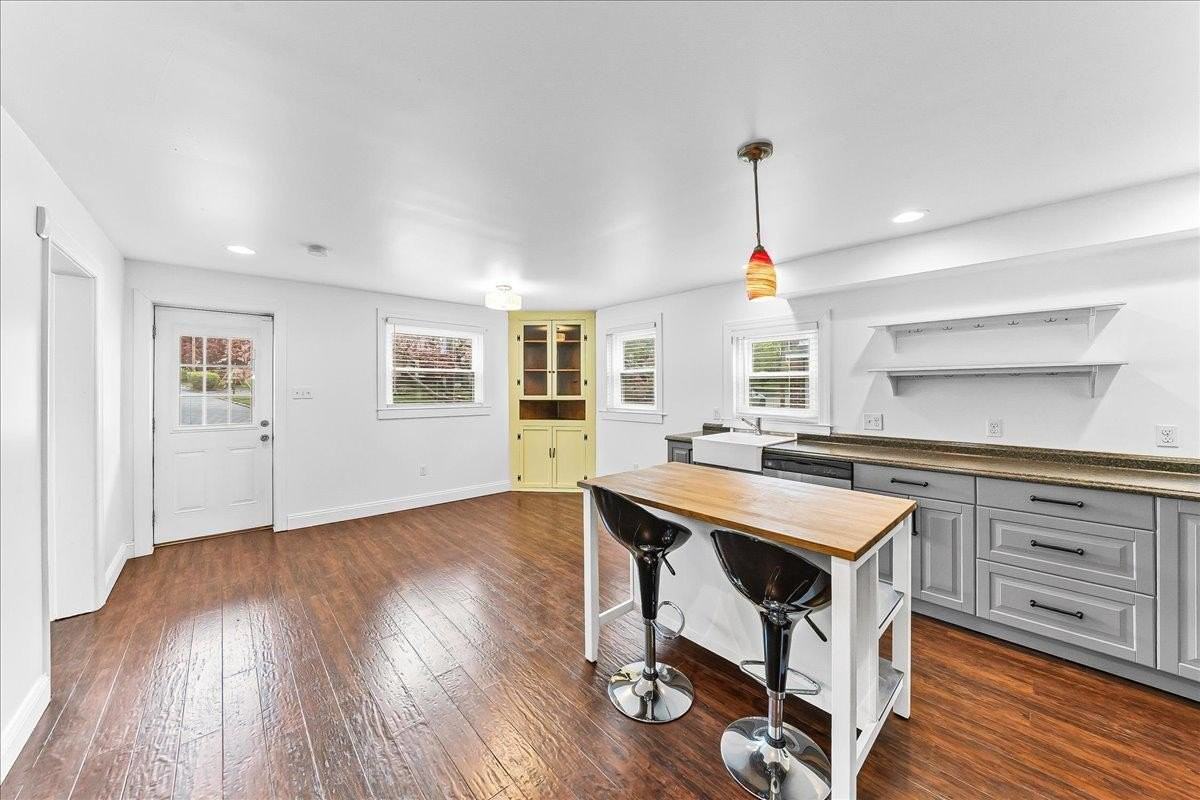 106 S Walnut St - Photo 3 of 22