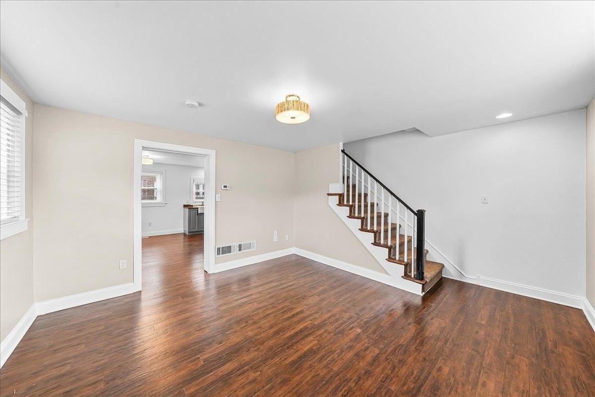 106 S Walnut St - Photo 5 of 22