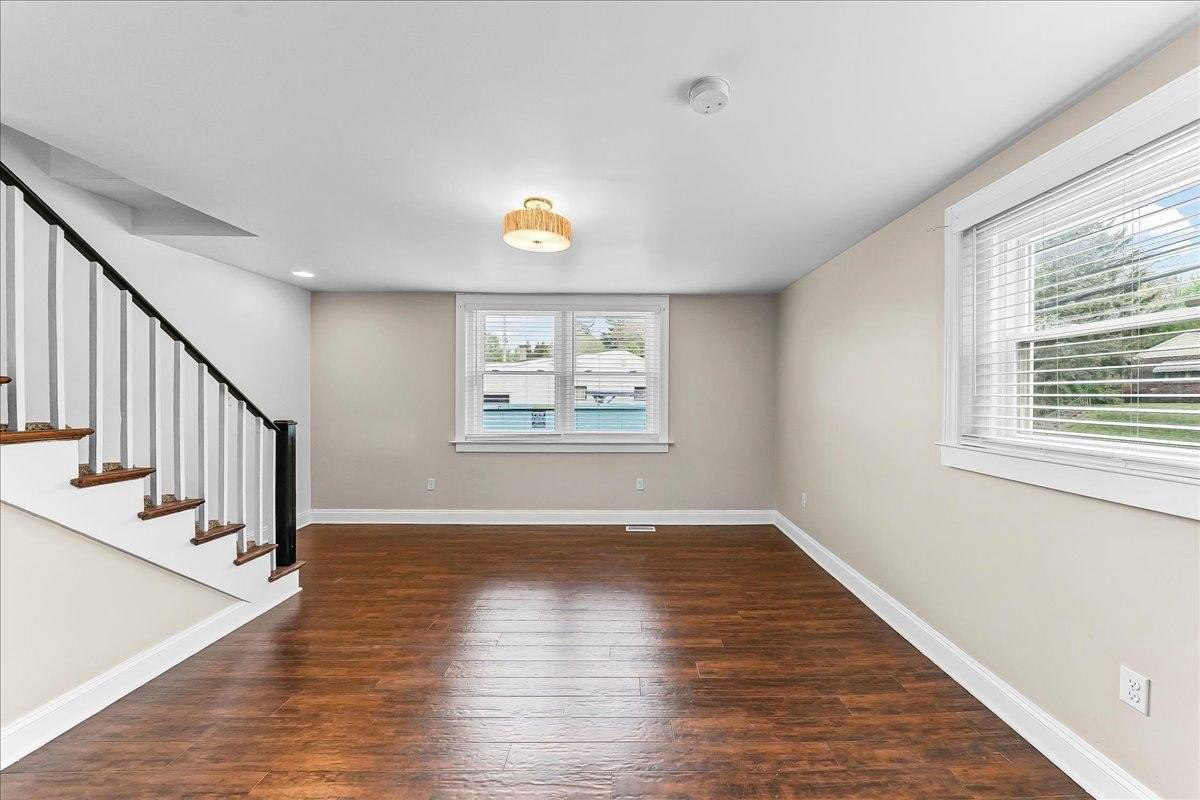 106 S Walnut St - Photo 6 of 22