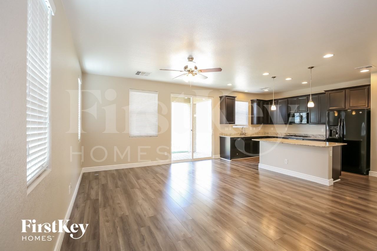 5605 Balsam St - Photo 6 of 16