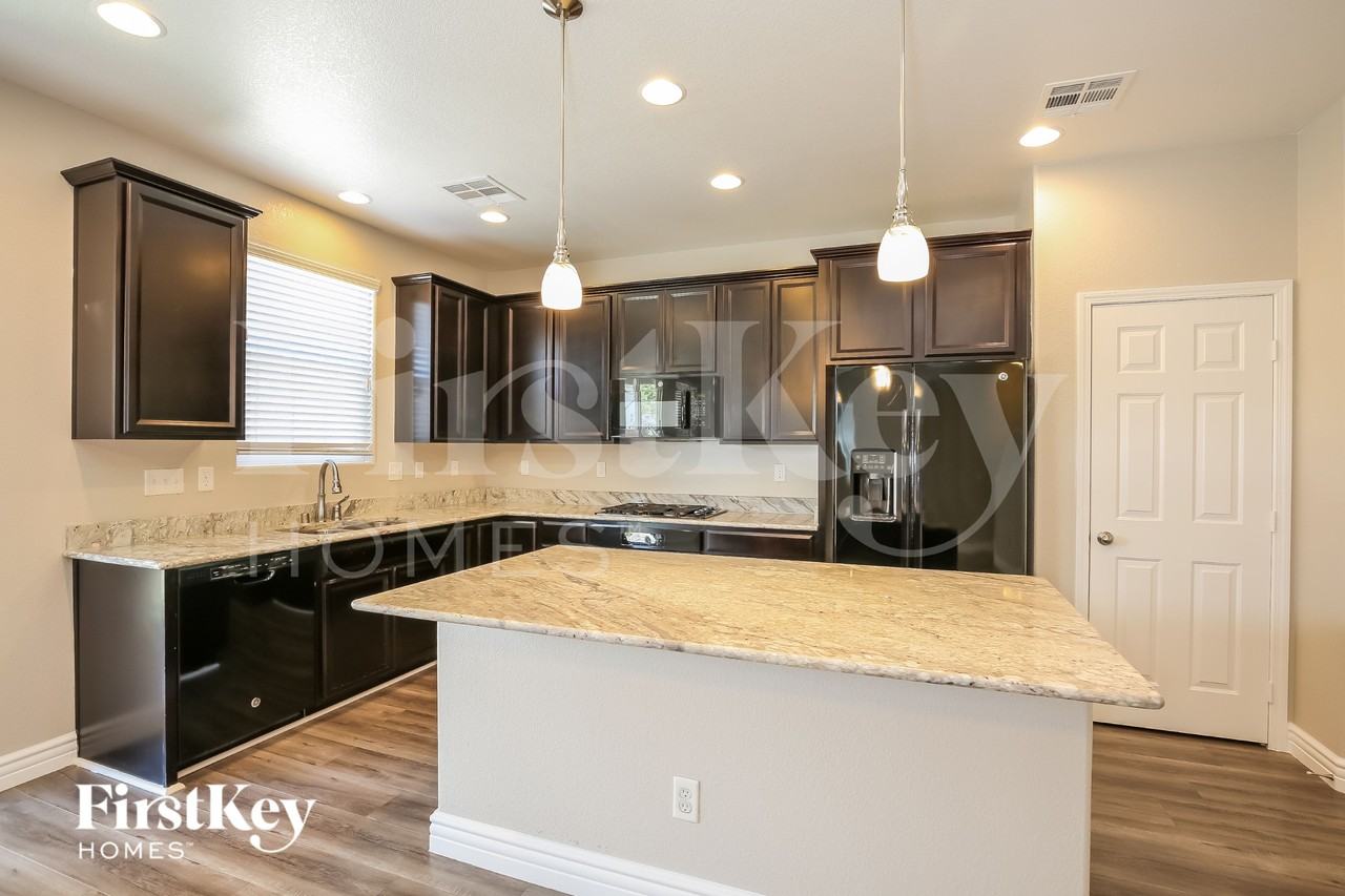 5605 Balsam St - Photo 7 of 16