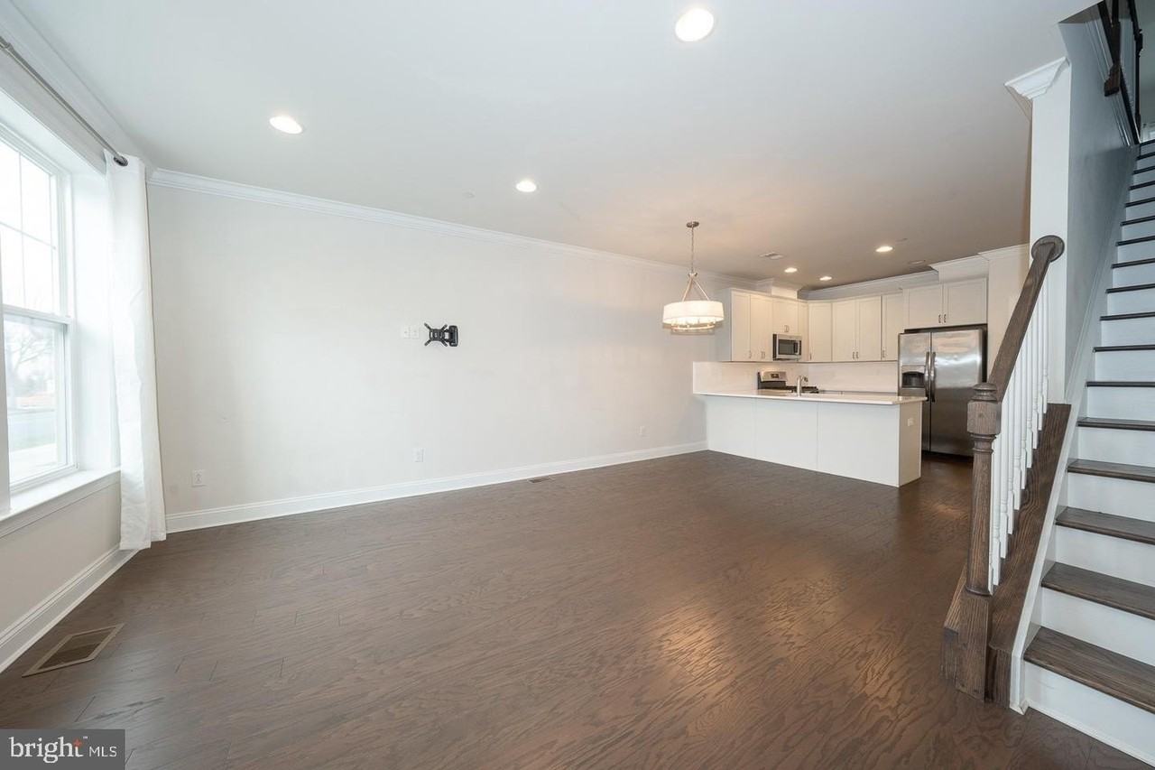 220 Charles Ellis Dr - Photo 7 of 50