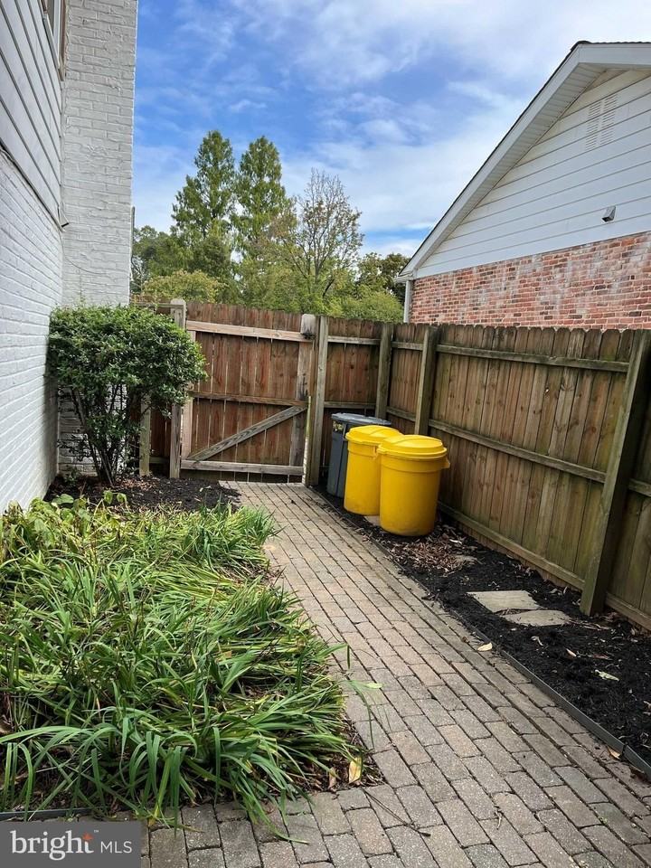 161 N Highland Cir - Photo 4 of 24