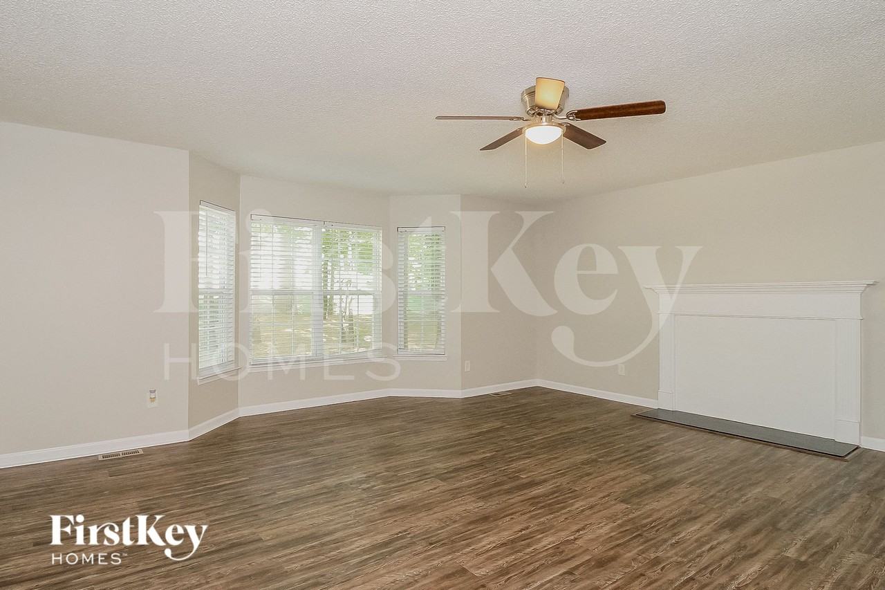 944 Highland Glen Rd - Photo 3 of 14