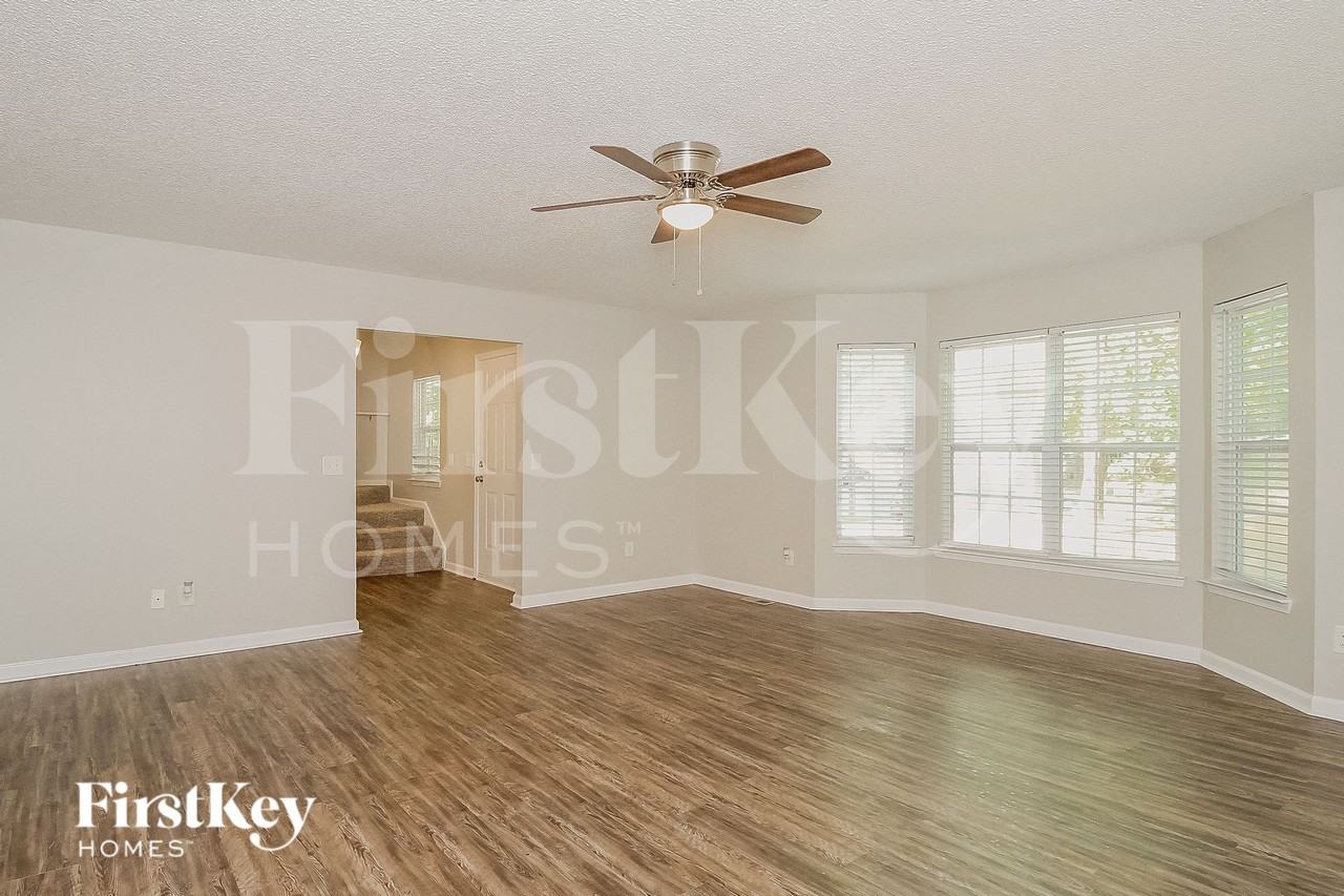 944 Highland Glen Rd - Photo 4 of 14