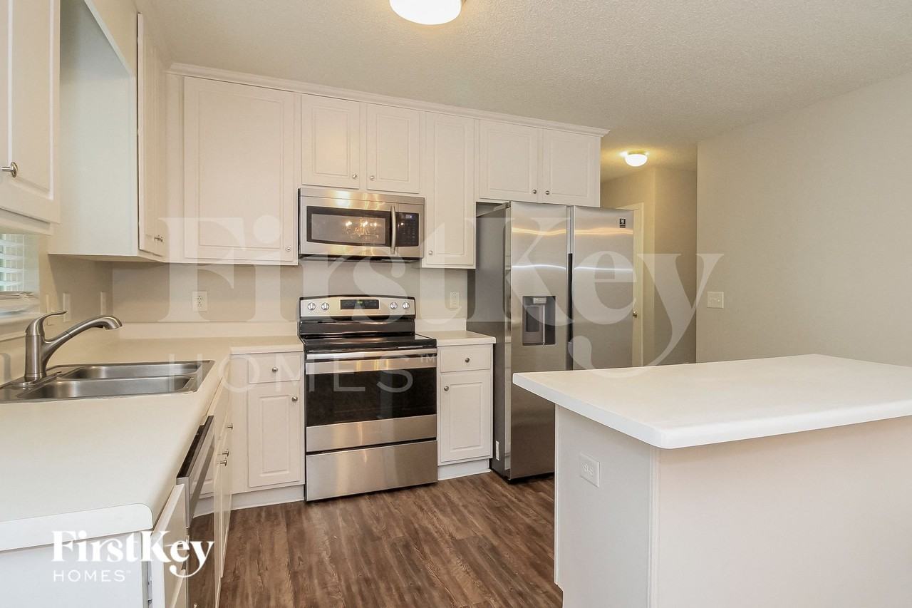 944 Highland Glen Rd - Photo 7 of 14