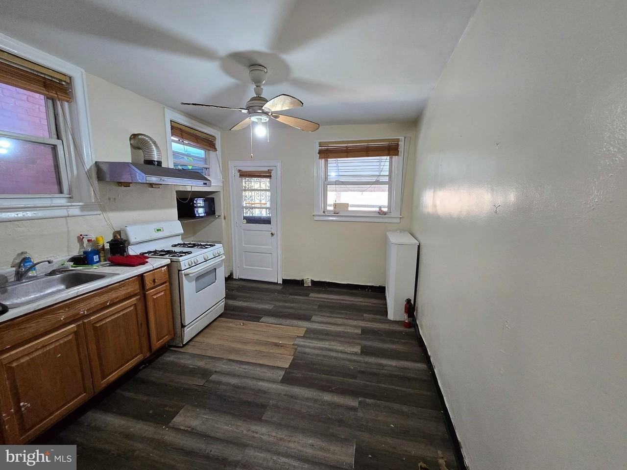 5215 Tabor Rd - Photo 7 of 14