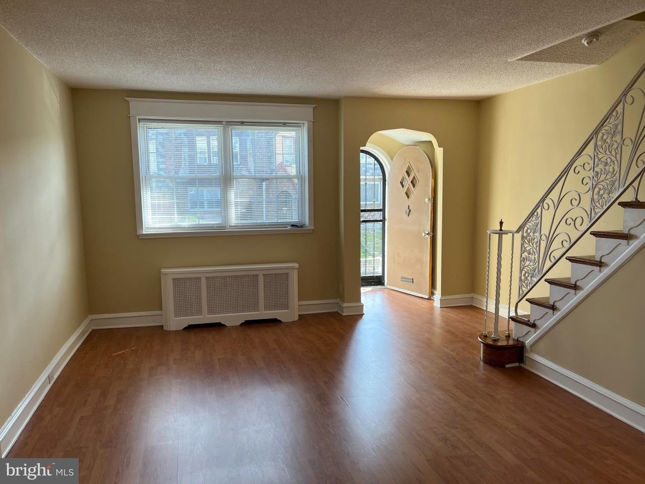 1323 Gilham St - Photo 5 of 35