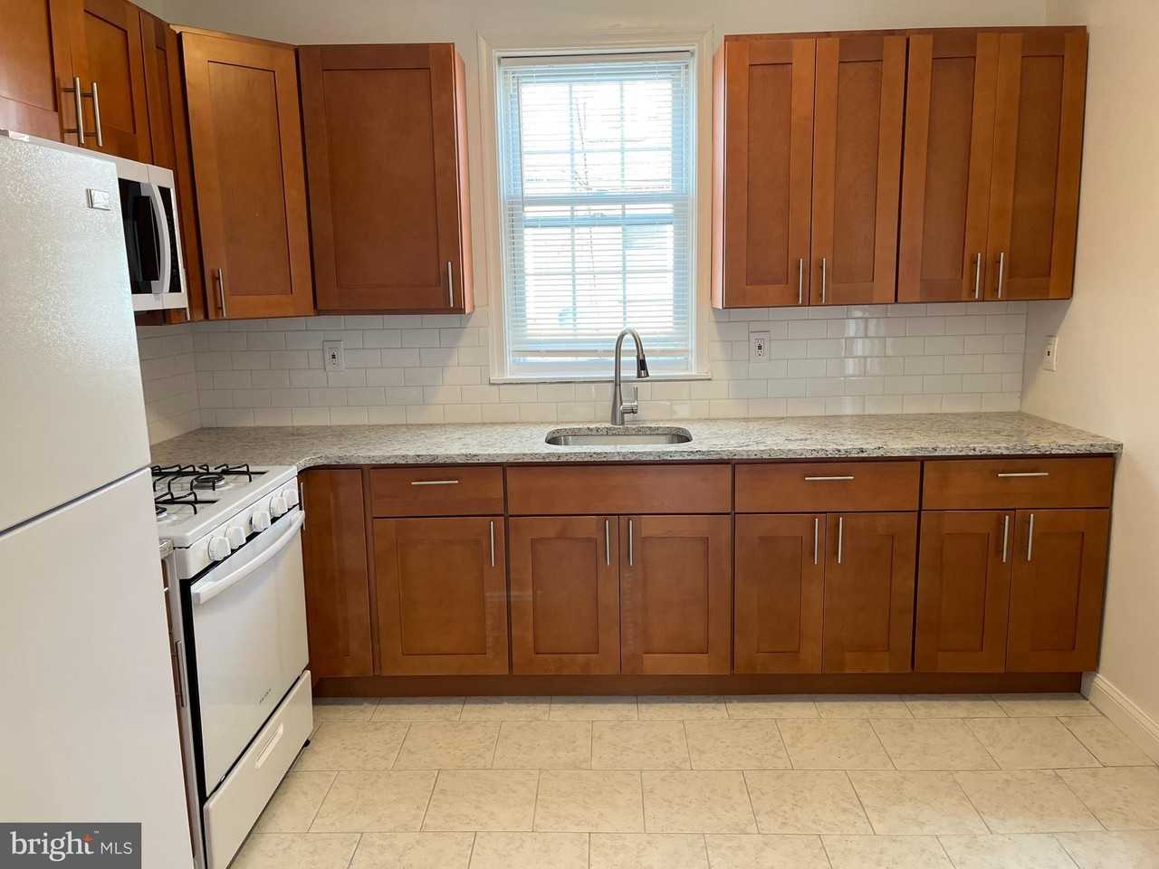 1323 Gilham St - Photo 7 of 35