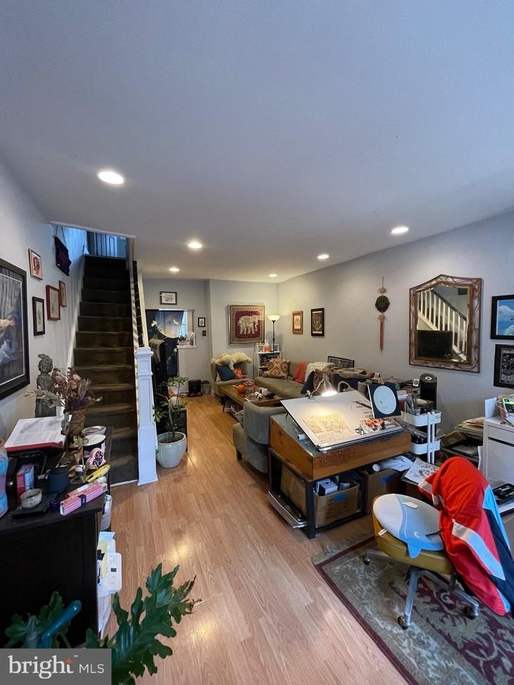 2053 Sigel St - Photo 2 of 9