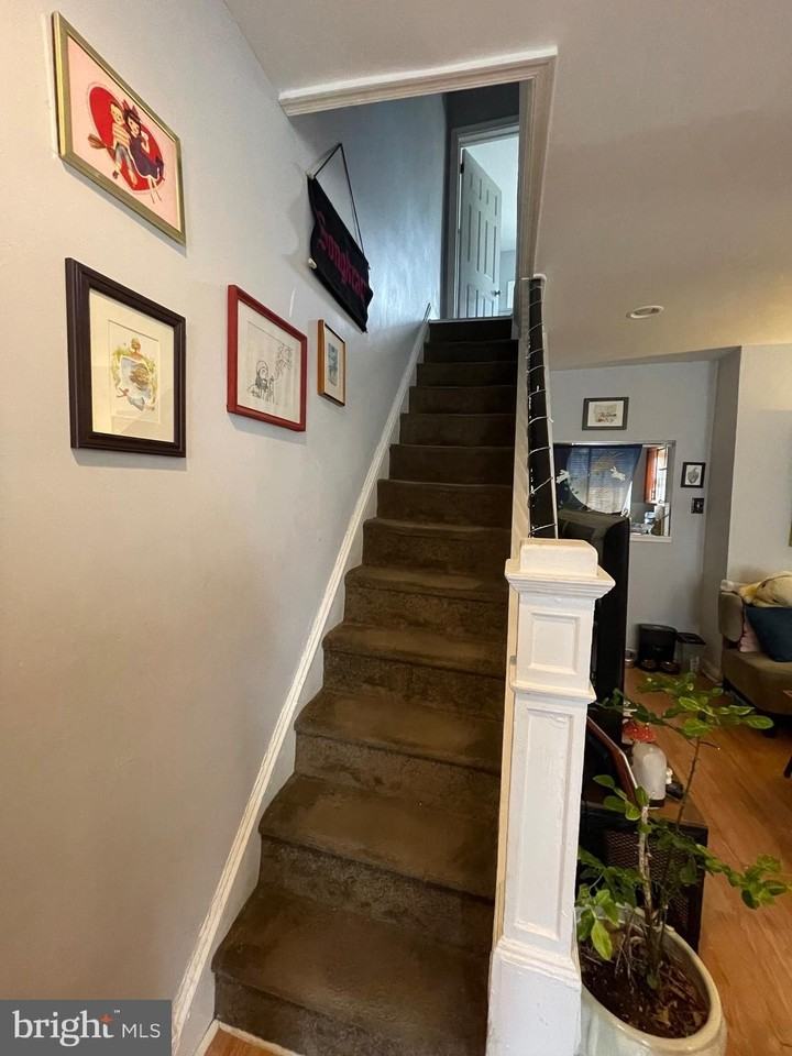 2053 Sigel St - Photo 3 of 9